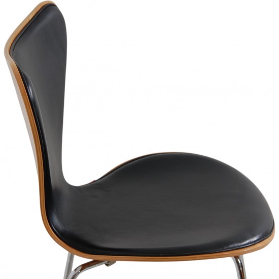 Arne Jacobsen 3187 Barstol i kirsebærtræ og sort læder