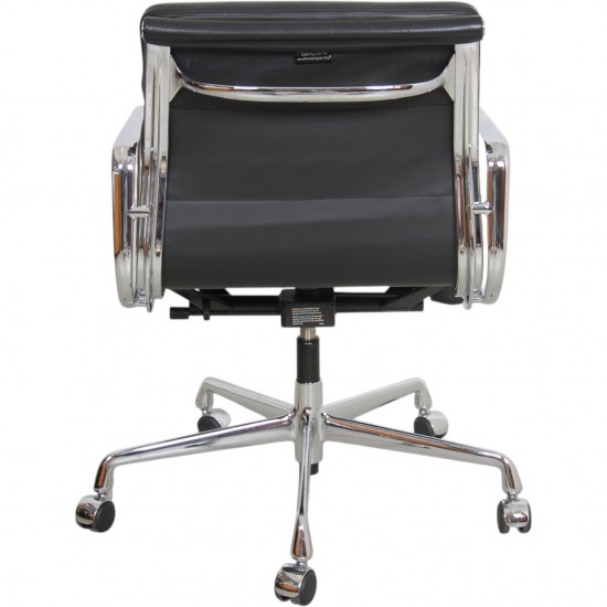 Charles Eames EA-217 kontorstol betrukket sort læder