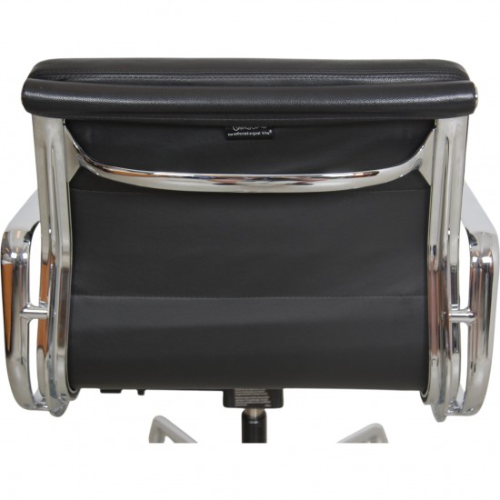 Charles Eames EA-217 kontorstol betrukket sort læder