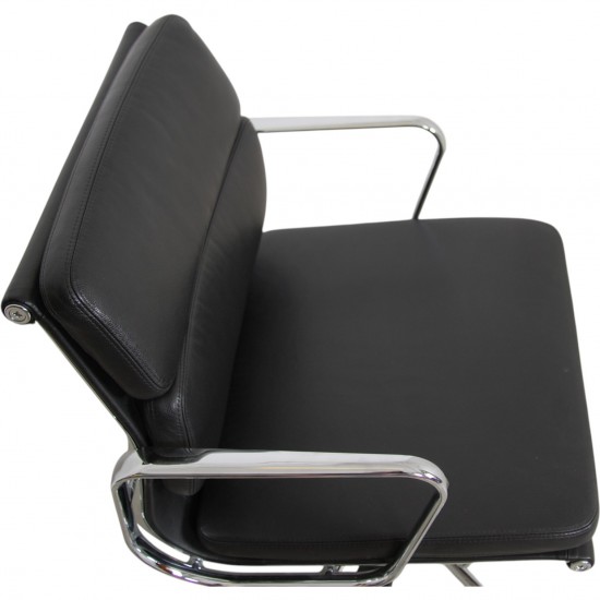 Charles Eames EA-217 kontorstol betrukket sort læder