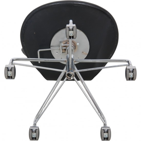 Arne Jacobsen 3117 kontorstol i sort læder 1990'erne