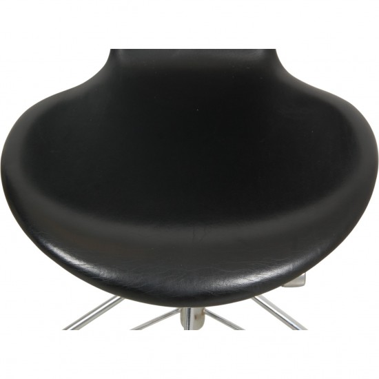 Arne Jacobsen 3117 kontorstol i sort læder 1990'erne