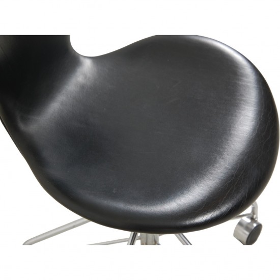 Arne Jacobsen 3117 kontorstol i sort læder 1990'erne