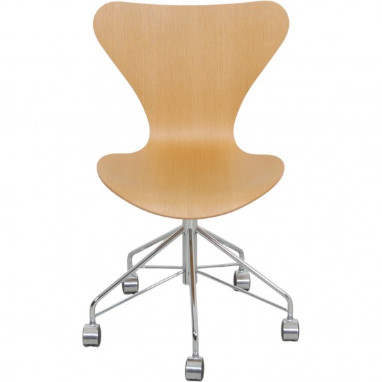Arne Jacobsen 3117 kontorstol i eg 2022