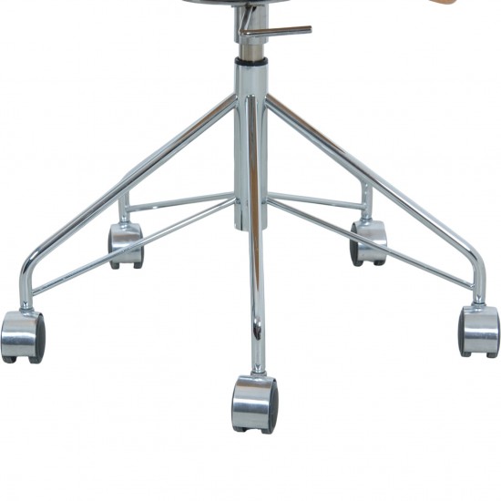 Arne Jacobsen 3117 kontorstol i eg 2022