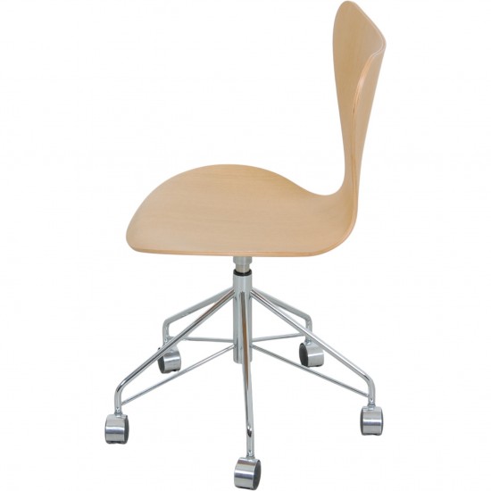 Arne Jacobsen 3117 kontorstol i eg 2022