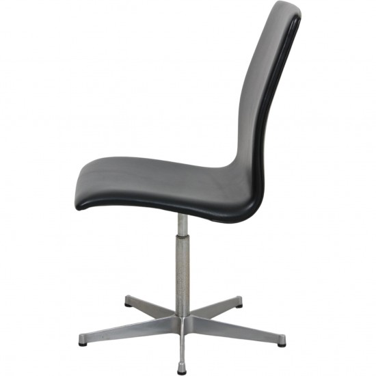 Arne Jacobsen Oxford chair reupholstered in black classic leather 1979