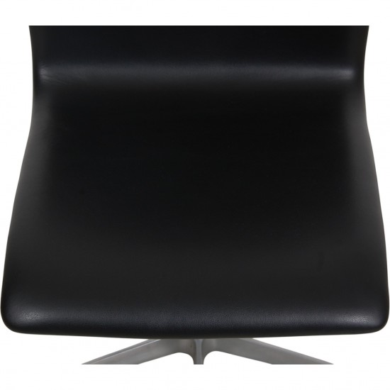 Arne Jacobsen Oxford chair reupholstered in black classic leather 1979