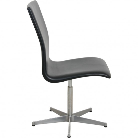 Arne Jacobsen Oxford chair reupholstered in black classic leather 1979