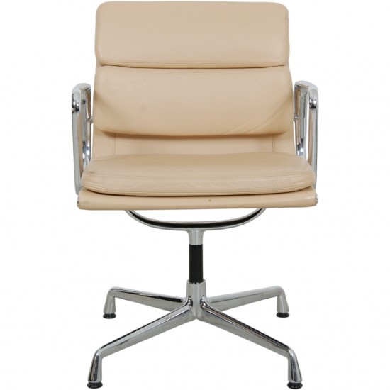 Charles Eames EA-208 softpad stol i lyst læder 2007