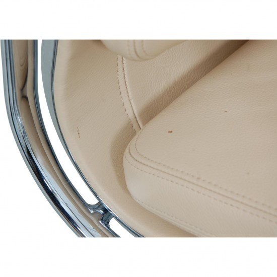 Charles Eames EA-208 softpad stol i lyst læder 2007