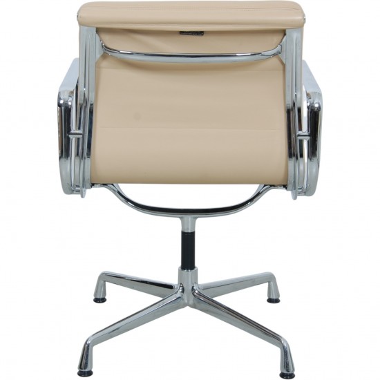 Charles Eames EA-208 softpad stol i lyst læder 2007