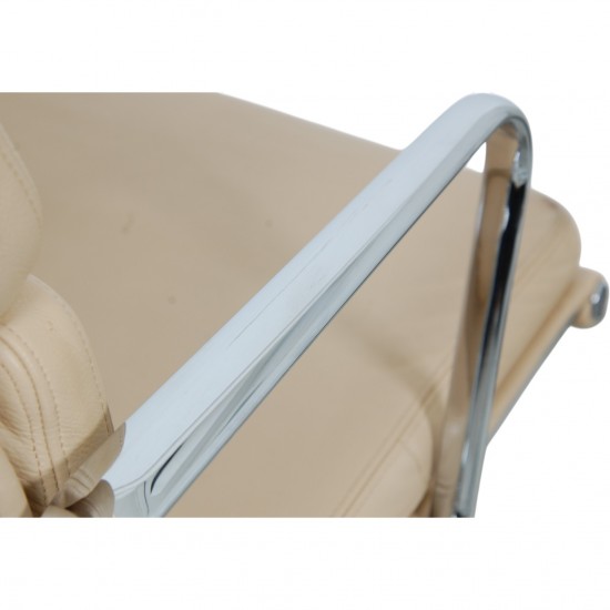 Charles Eames EA-208 softpad stol i lyst læder 2007