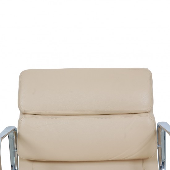 Charles Eames EA-208 softpad stol i lyst læder 2007