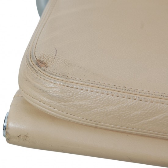 Charles Eames EA-208 softpad stol i lyst læder 2007