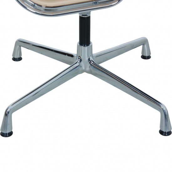 Charles Eames EA-208 softpad stol i lyst læder 2007