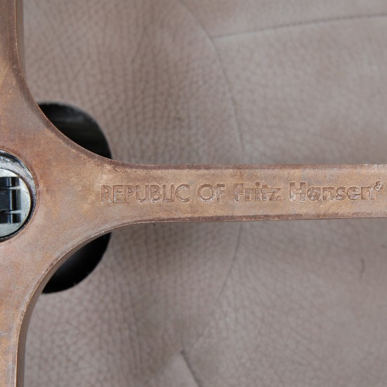 Arne Jacobsen Proto type 60 års Jubilæums Ægget stol