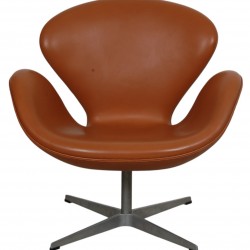 Arne Jacobsen Swan chair in cognac classic leather
