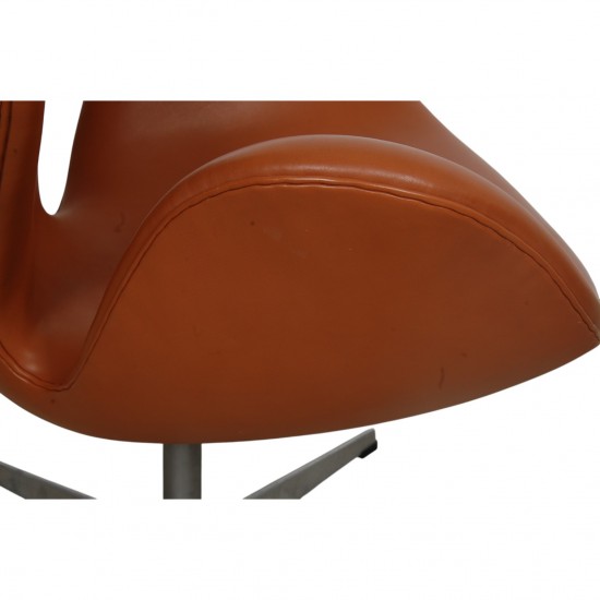 Arne Jacobsen Svanen stol i cognac Classic læder