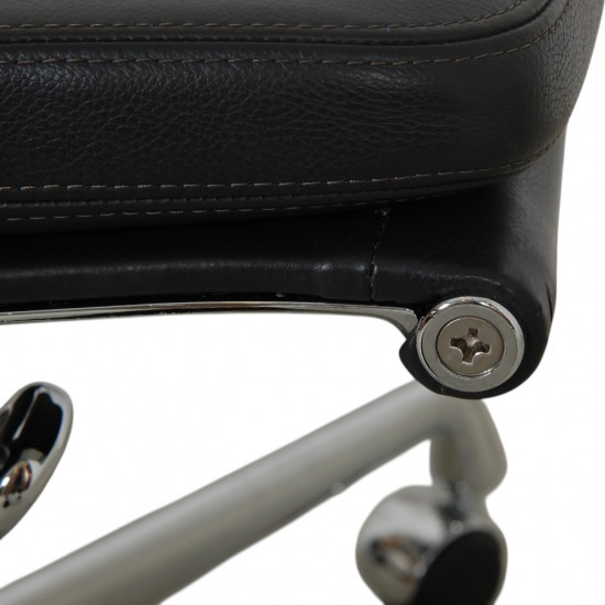 Charles Eames Ea-217 softpad kontorstol i mørkegråt læder