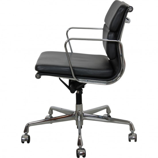 Charles Eames Ea-217 softpad kontorstol i mørkegråt læder
