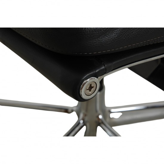 Charles Eames Ea-217 softpad kontorstol i mørkegråt læder