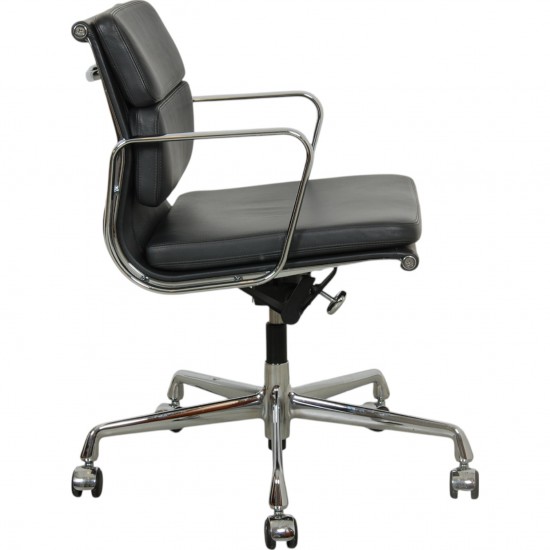 Charles Eames Ea-217 softpad kontorstol i mørkegråt læder