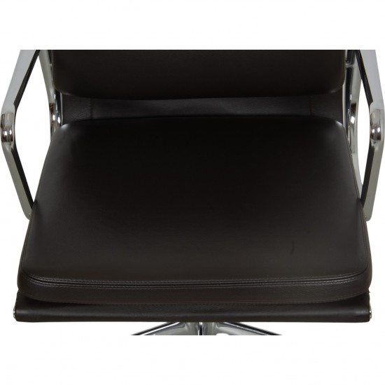Charles Eames Ea-217 softpad kontorstol i brun læder 2015