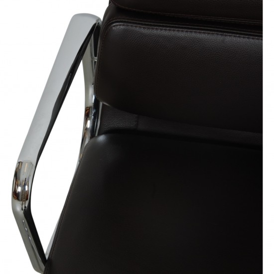 Charles Eames Ea-217 softpad kontorstol i brun læder 2015