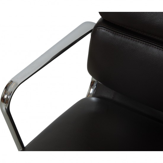 Charles Eames Ea-217 softpad kontorstol i brun læder 2015