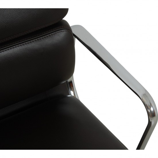 Charles Eames Ea-217 softpad kontorstol i brun læder 2015