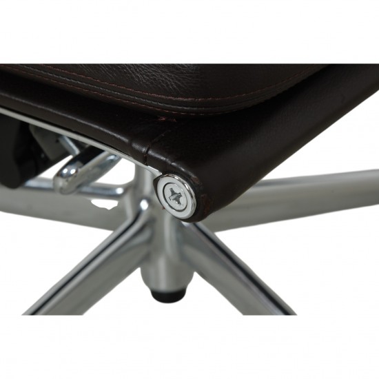 Charles Eames Ea-217 softpad kontorstol i brun læder 2015