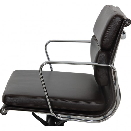 Charles Eames Ea-217 softpad kontorstol i brun læder 2015