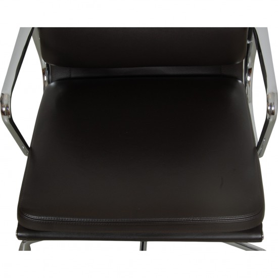 Charles Eames Ea-217 softpad kontorstol i brun læder 2015