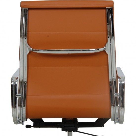 Charles Eames Ea-219 softpad kontorstol nybetrukket med cognac bizon læder