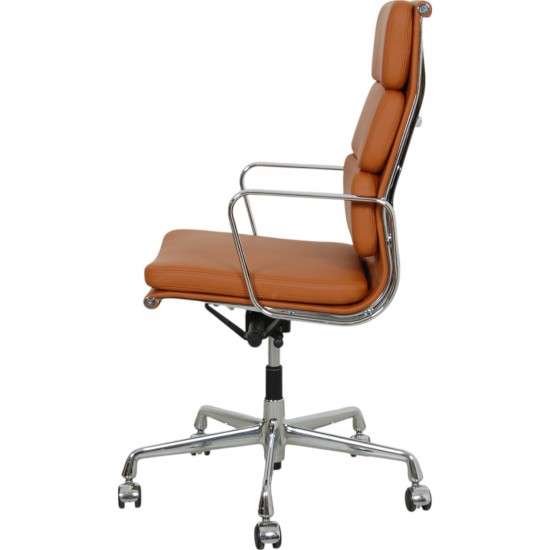 Charles Eames Ea-219 softpad kontorstol nybetrukket med cognac bizon læder