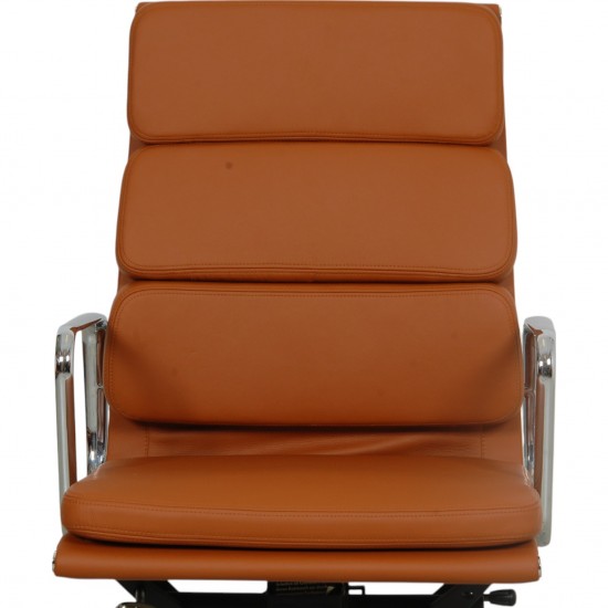 Charles Eames Ea-219 softpad kontorstol nybetrukket med cognac bizon læder
