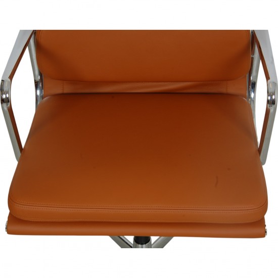 Charles Eames Ea-219 softpad kontorstol nybetrukket med cognac bizon læder