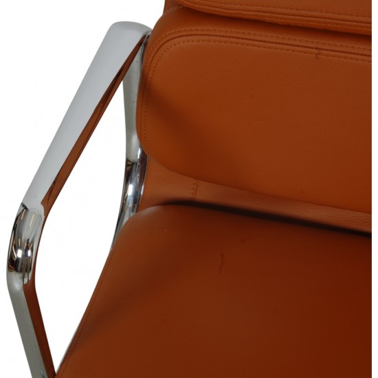 Charles Eames Ea-219 softpad kontorstol nybetrukket med cognac bizon læder