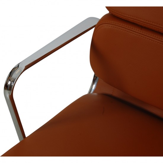 Charles Eames Ea-219 softpad kontorstol nybetrukket med cognac bizon læder