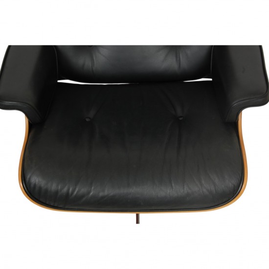Charles Eames Lounge chair with ottoman in black leather