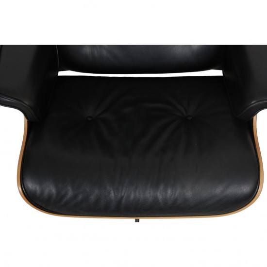 Charles Eames Lounge chair med ottoman i sort læder
