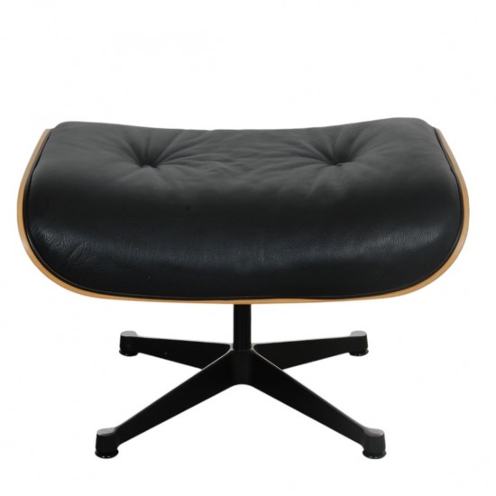 Charles Eames Lounge chair med ottoman i sort læder