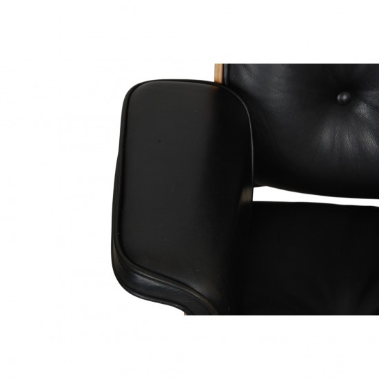 Charles Eames Lounge chair med ottoman i sort læder