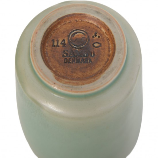 Saxbo vase markeret i bund nr. 114 grøn glasur, Ø: 9 cm H: 14 cm.