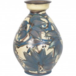Herman A. Kähler. Vase af matglaseret lertøj.