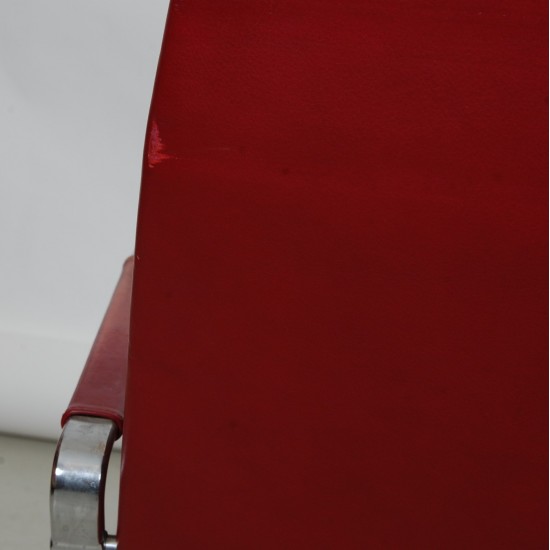 Jørgen Kastholm lænestol model FK-86  i rødt patineret læder