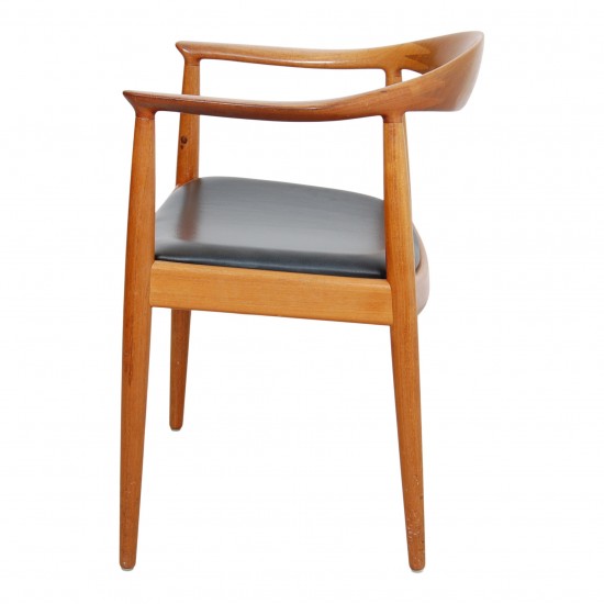 Hans Wegner The Chair af lakeret mahogni og sort læder