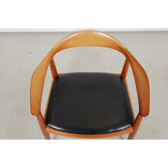 Hans Wegner the chair, Mahogany and black leather