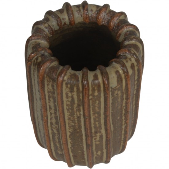 Arne Bang. Riflet vase af stentøj nr. 37 .